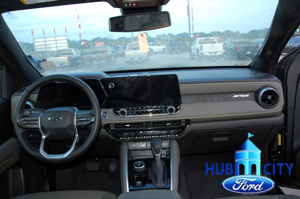 Used 2025 Chevrolet Colorado ZR2 w/ Midnight Edition AWD/4WD image 18