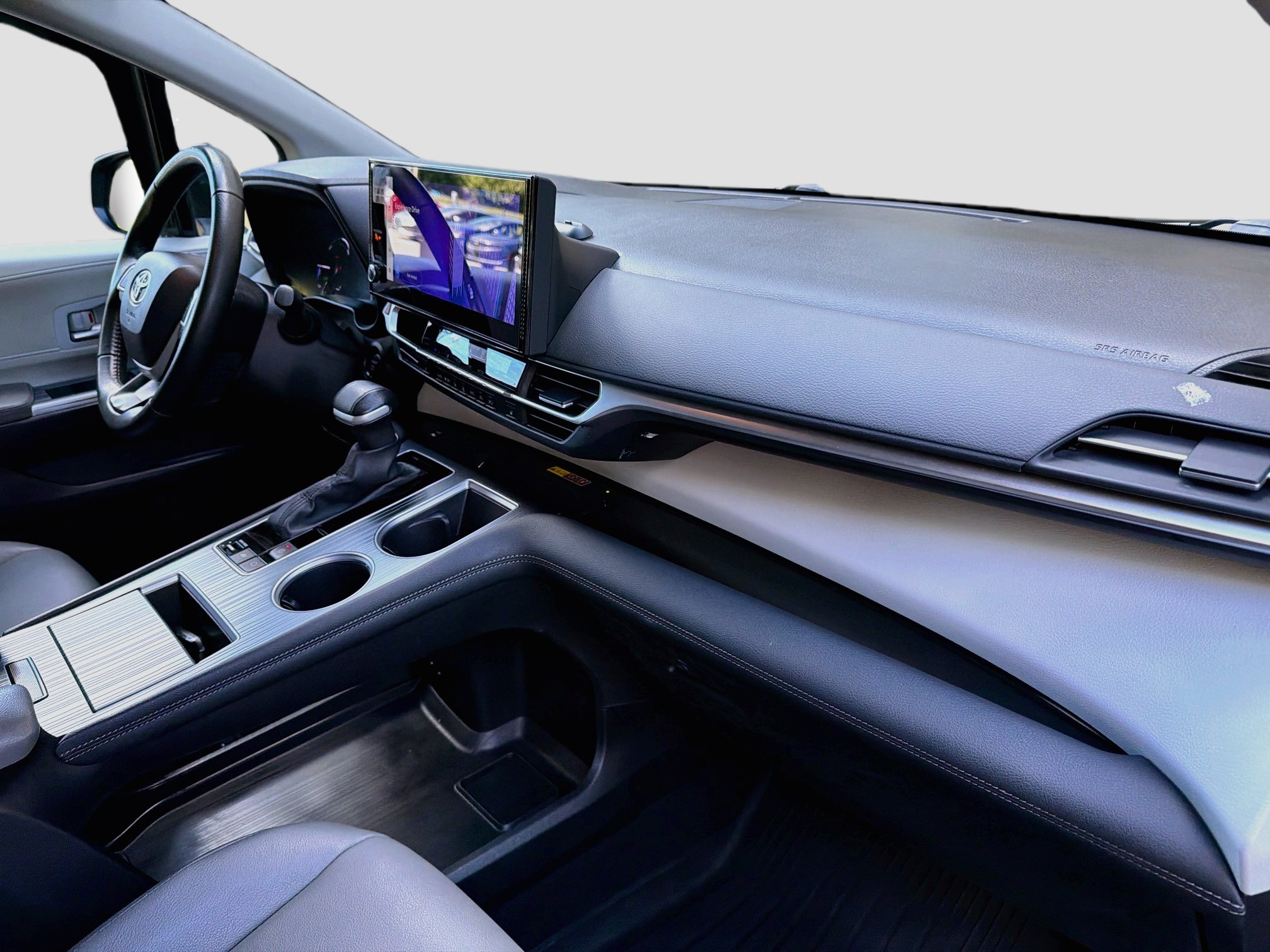 Used 2025 Toyota Sienna XLE FWD image 28