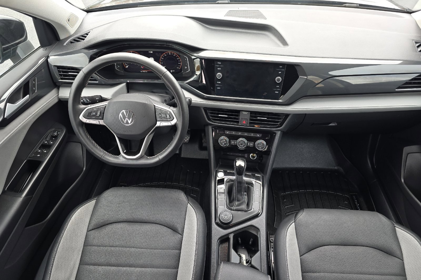 Used 2022 Volkswagen Taos SEL image 12