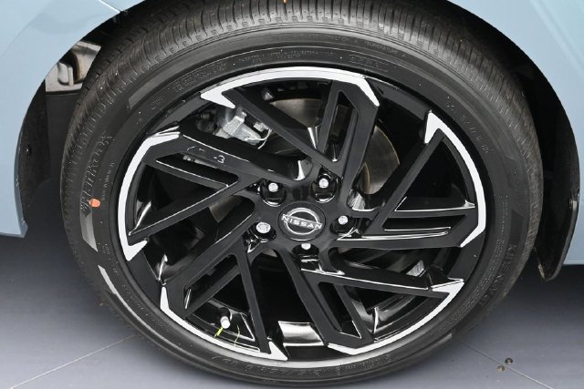 New 2026 Nissan Sentra SR w/ Floor Mat Package FWD image 5