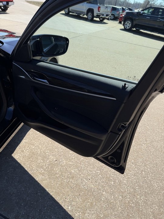 Used 2021 BMW 530i xDrive w/ Convenience Package image 17