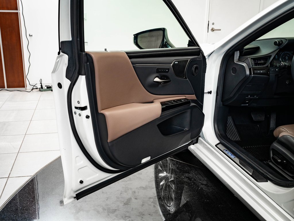 Certified 2025 Lexus ES 300h w/ Luxury Package image 27