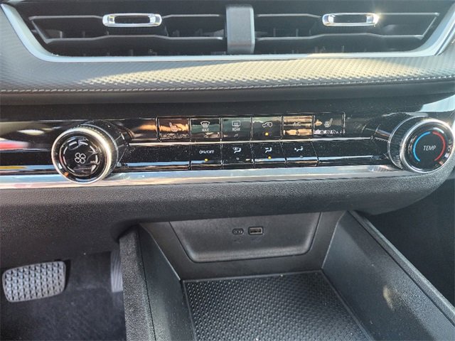 Used 2025 Chevrolet Equinox LT w/ Safety and Technology Package image 21