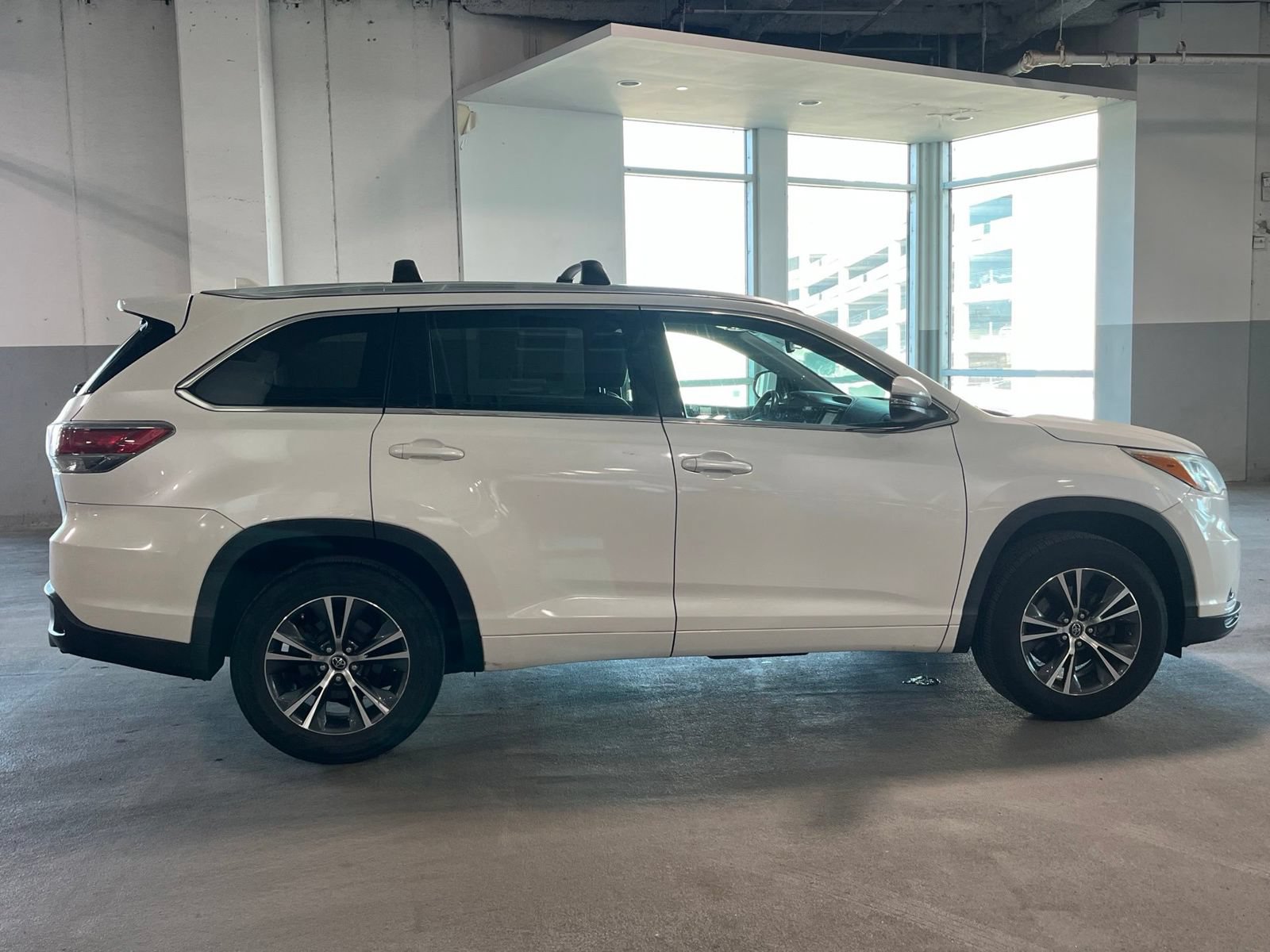 Used 2016 Toyota Highlander XLE FWD image 13