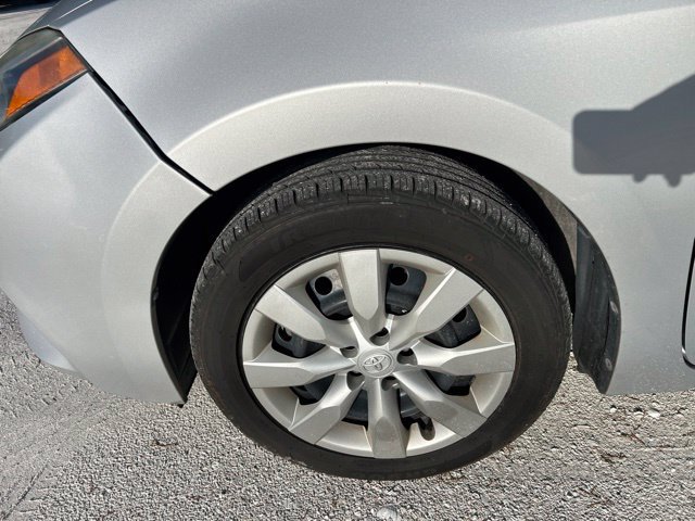 Used 2016 Toyota Corolla LE FWD image 19