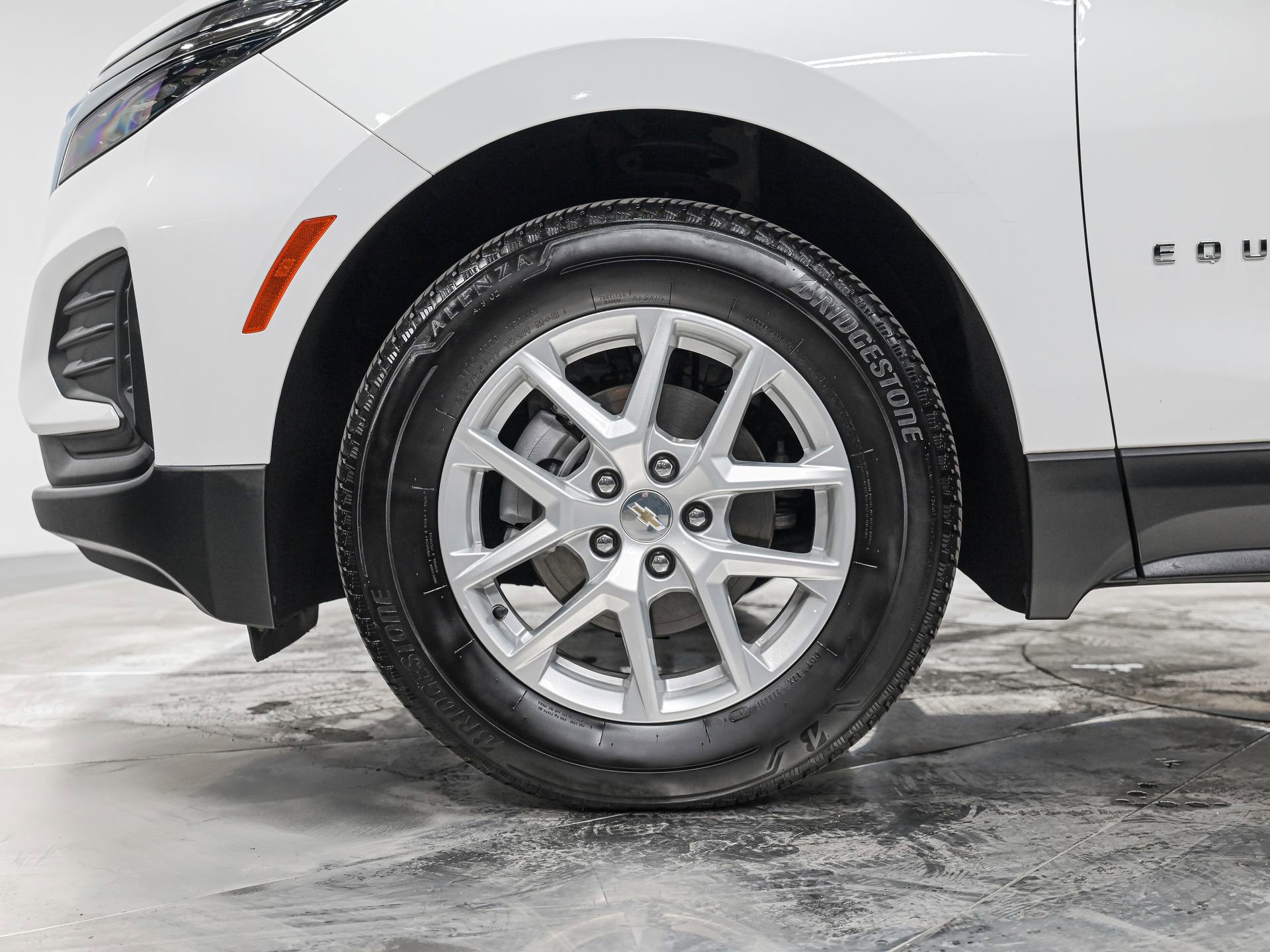 Used 2024 Chevrolet Equinox LS w/ LS Convenience Package image 3