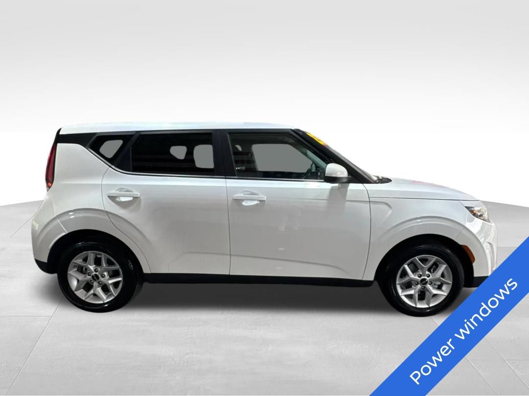 Used 2023 Kia Soul LX w/ LX Technology Package FWD image 4