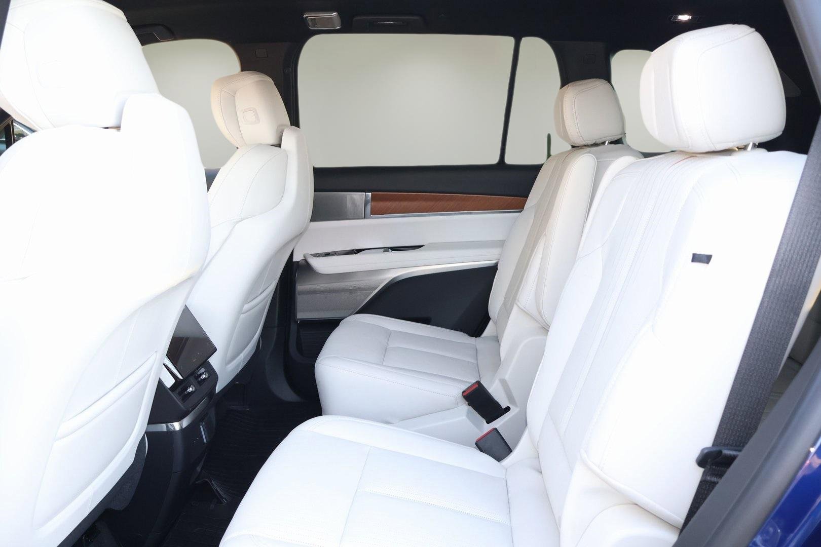 New 2026 Cadillac Vistiq Sport w/ LPO, Floor Liner Package image 14