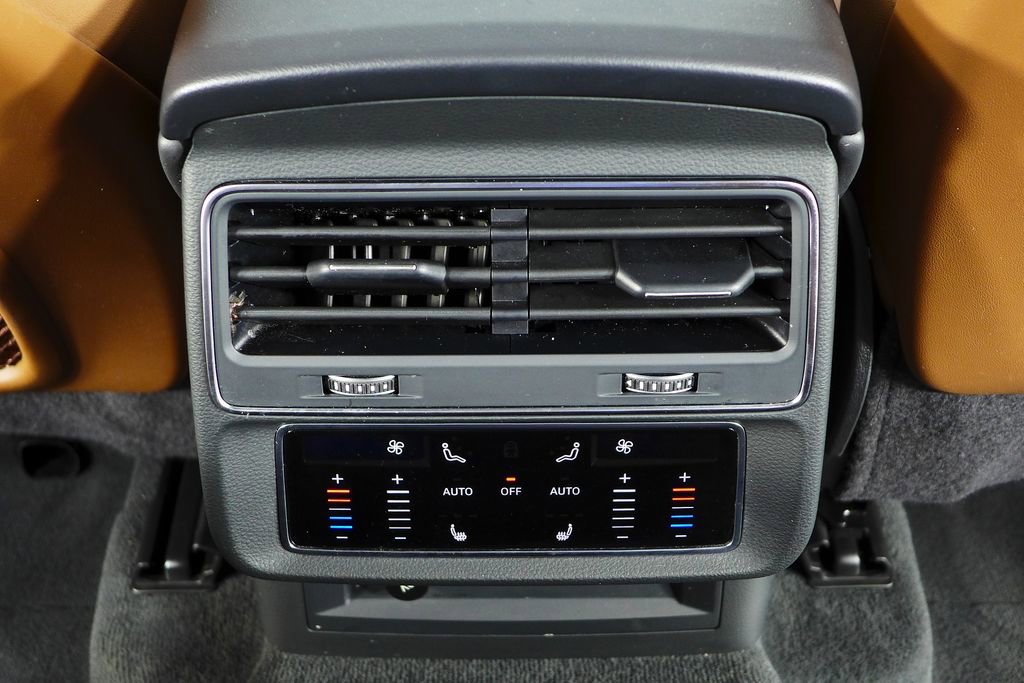 Used 2023 Audi Q7 2.0T Premium Plus w/ Premium Plus Package AWD/4WD image 24