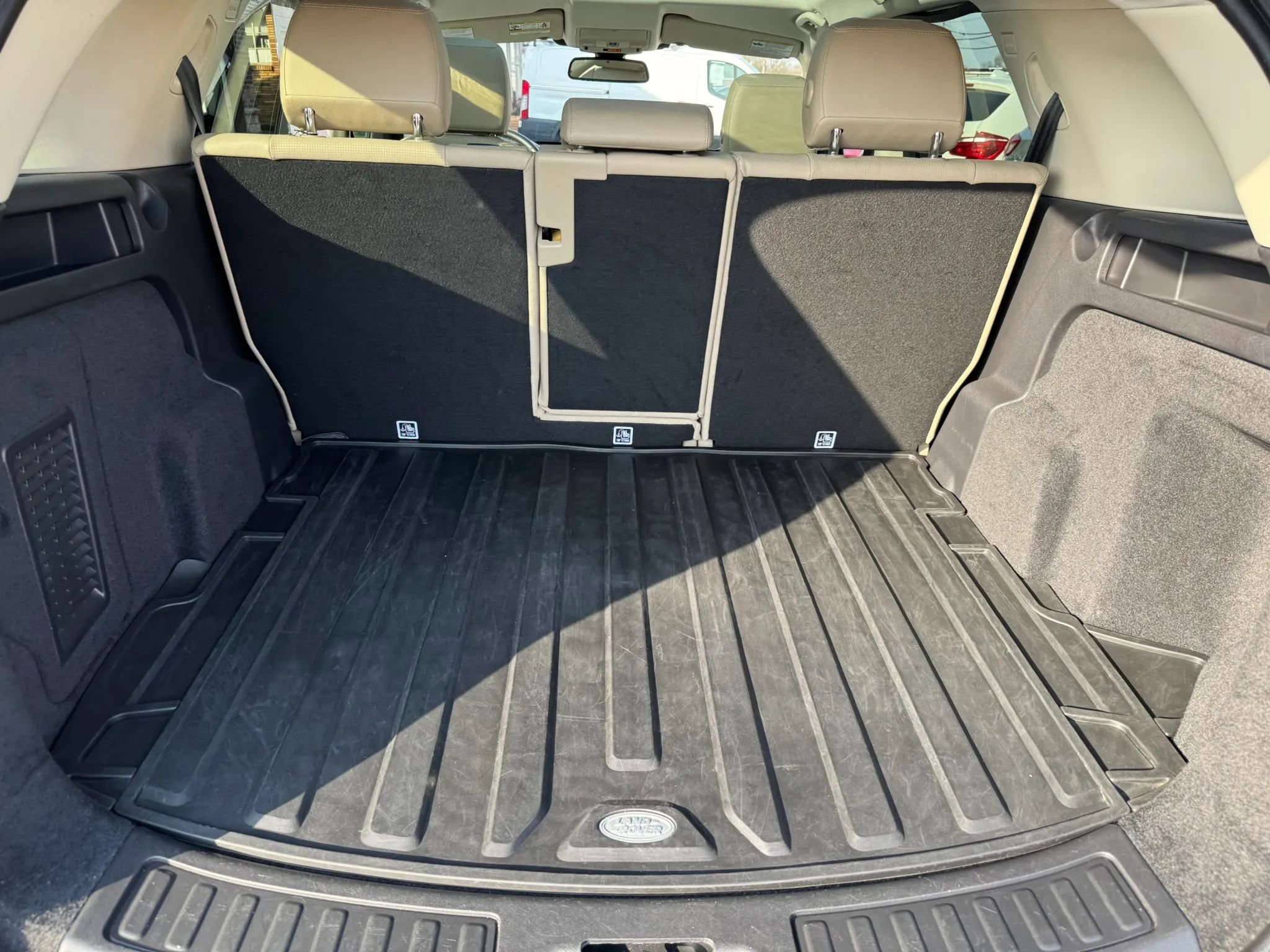 Used 2018 Land Rover Discovery Sport HSE image 37