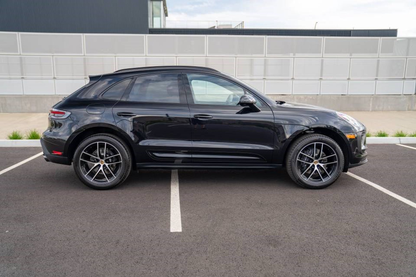 New 2026 Porsche Macan AWD/4WD image 8