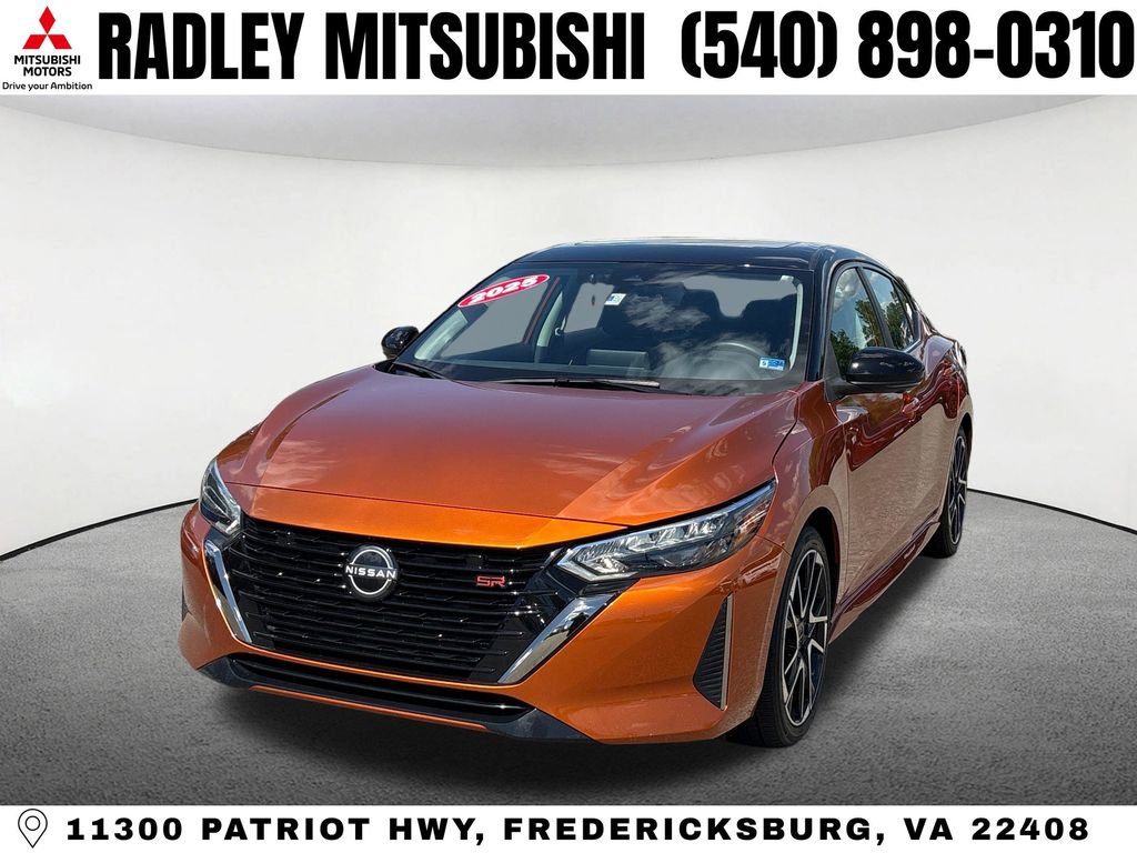 Used 2025 Nissan Sentra SR w/ SR Premium Package FWD image 2