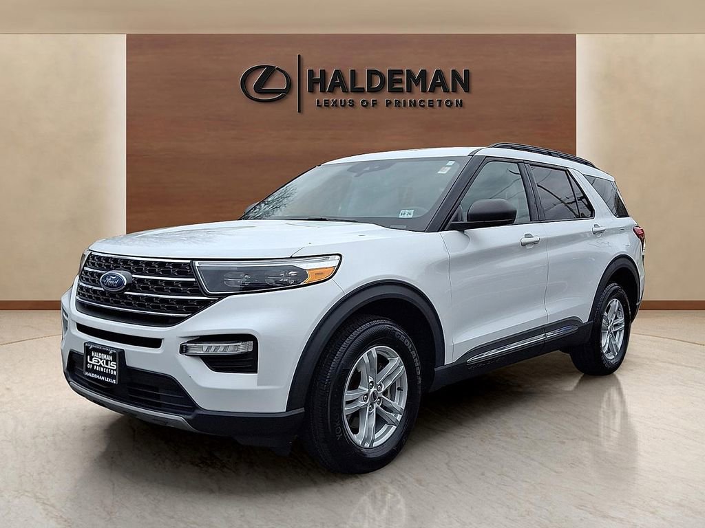 Used 2021 Ford Explorer XLT w/ Equipment Group 202A AWD/4WD image 3