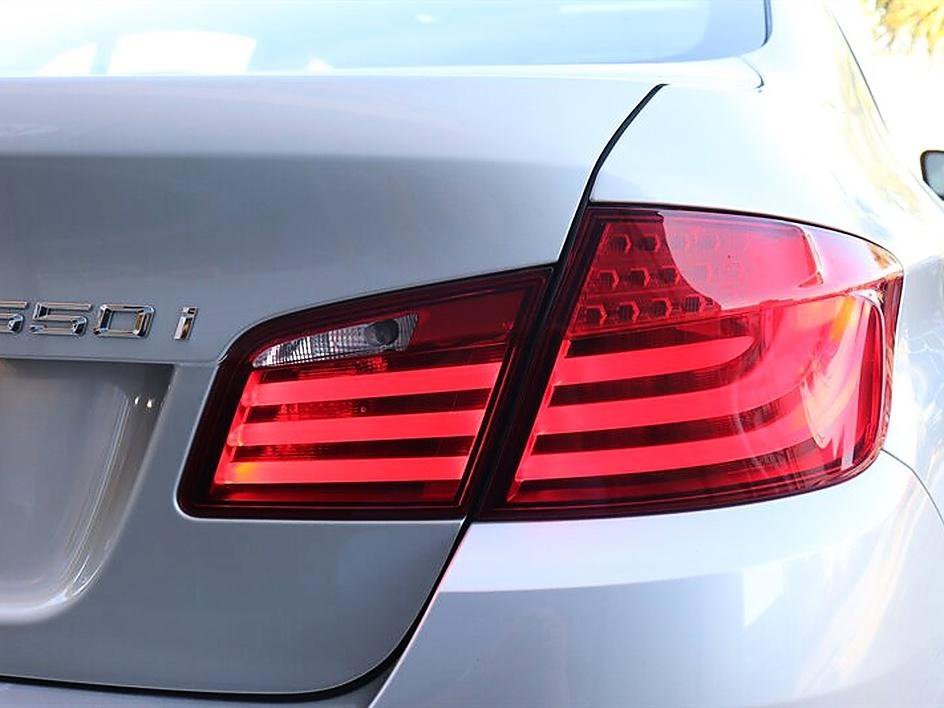 Used 2011 BMW 550i Sedan image 39