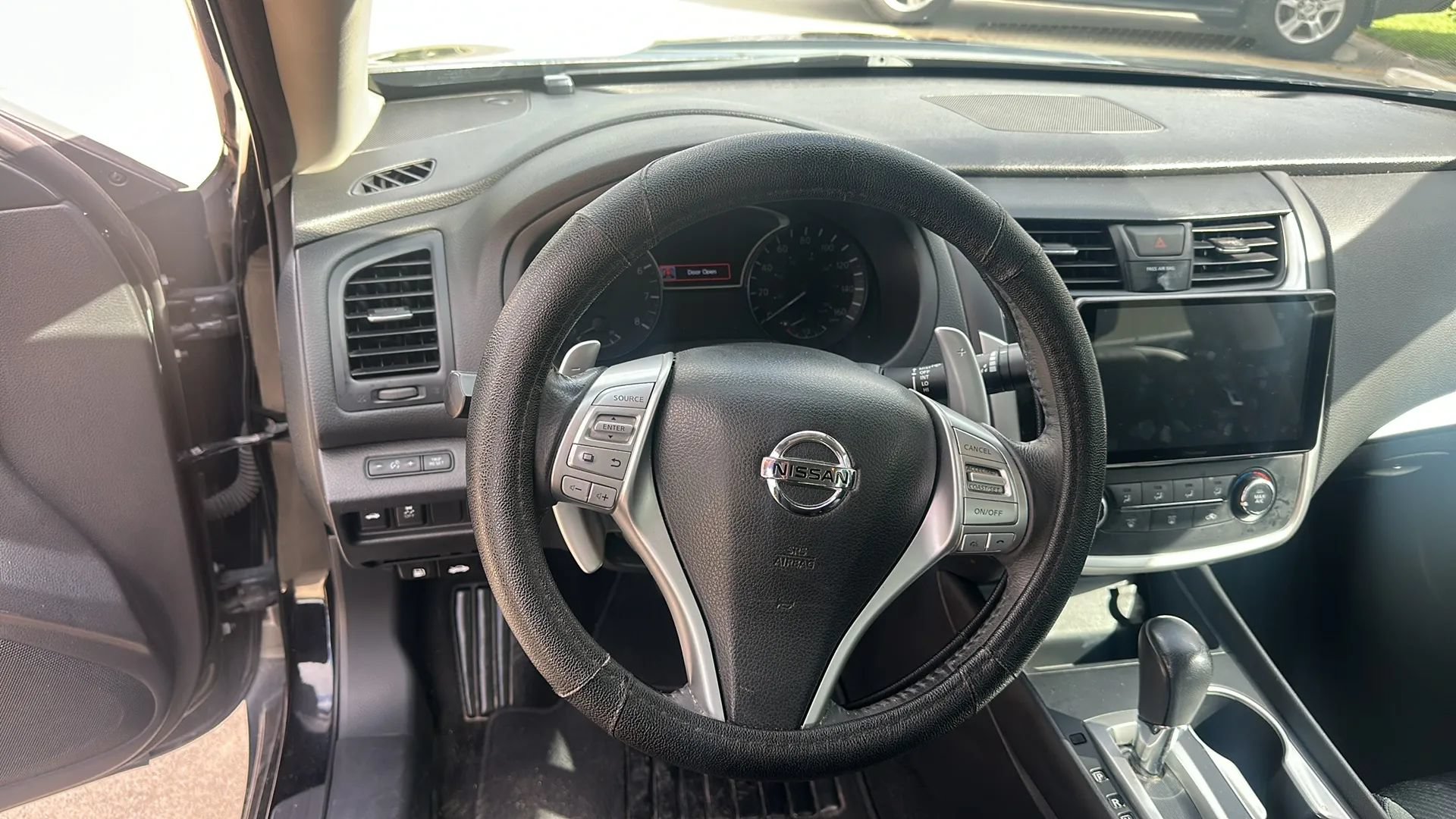 Used 2017 Nissan Altima 2.5 SR w/ Midnight Edition Package FWD image 14