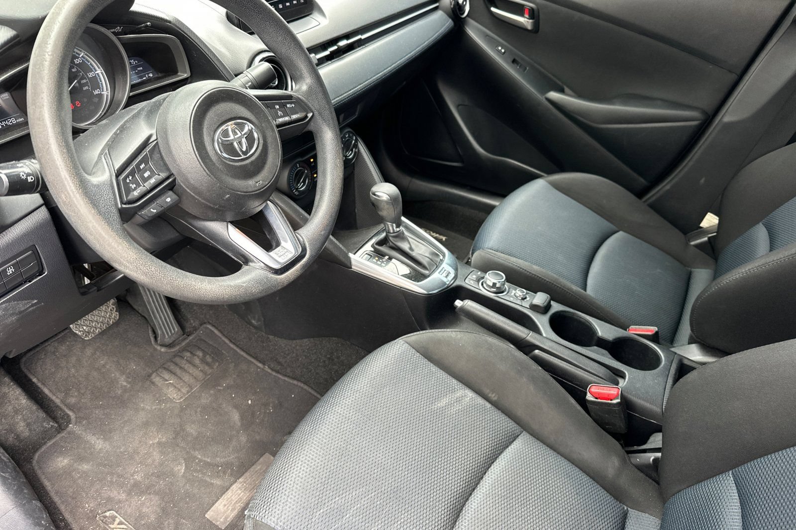 Used 2019 Toyota Yaris LE FWD image 9
