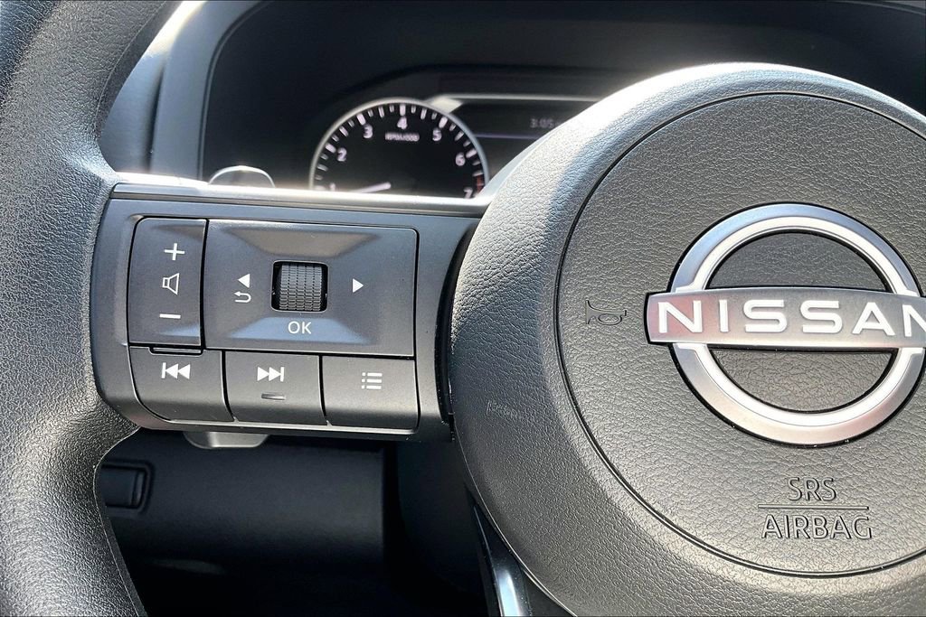 Used 2025 Nissan Pathfinder S image 26