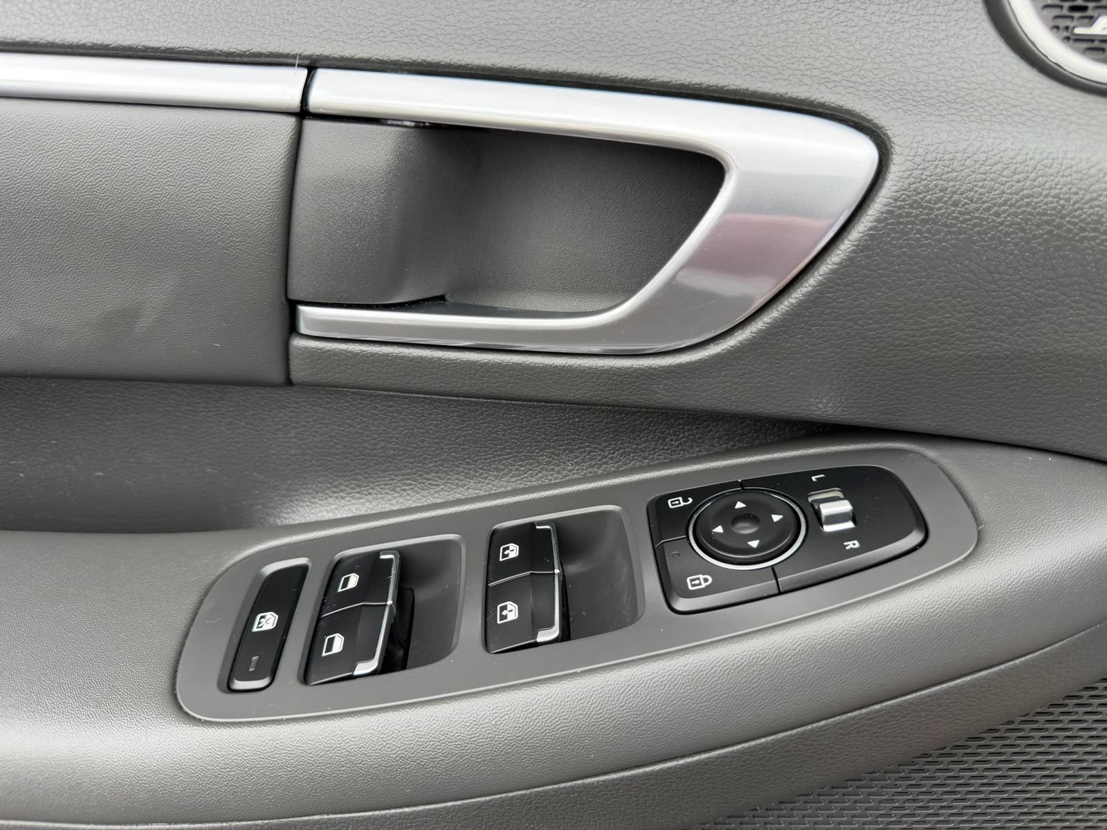 Used 2023 Hyundai Sonata SEL Plus FWD image 28