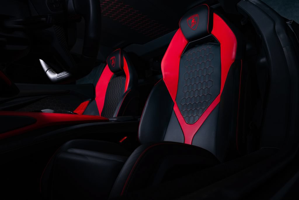 Used 2024 Lamborghini Revuelto AWD/4WD image 32