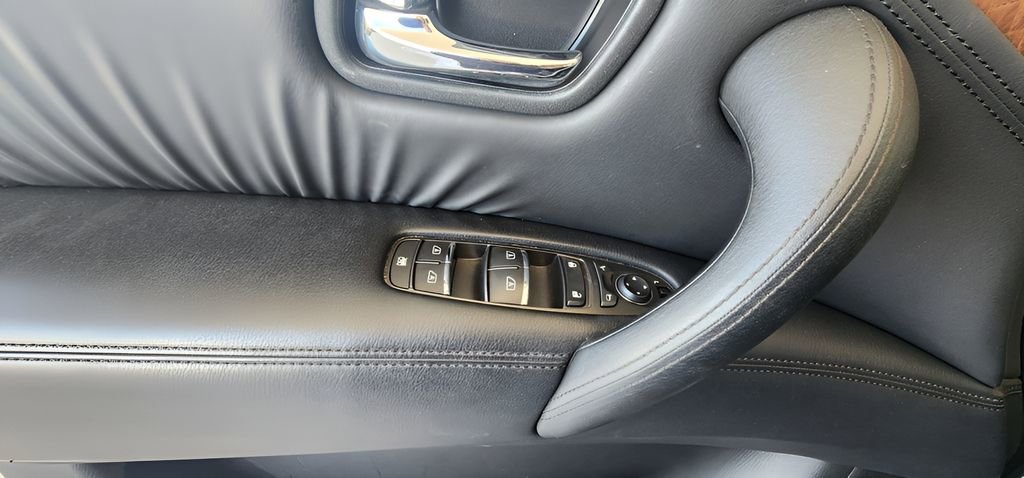 Used 2023 Nissan Armada SL image 12