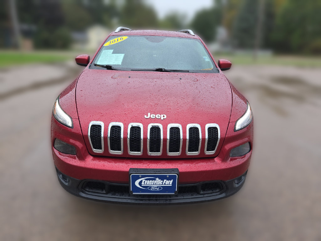 Used 2016 Jeep Cherokee Latitude w/ Cold Weather Group FWD image 18