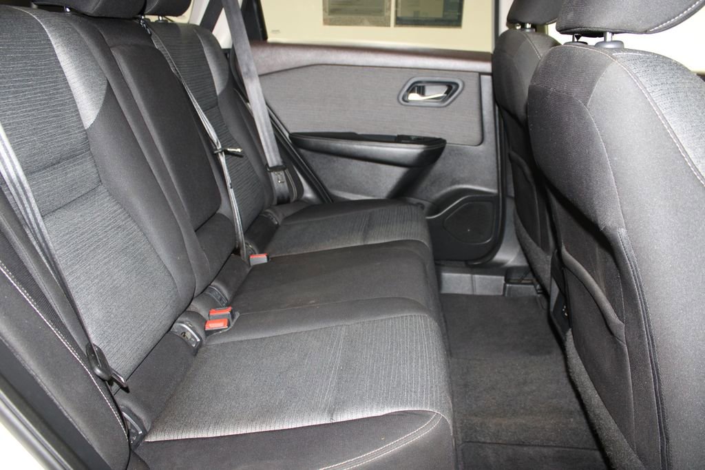 Used 2022 Nissan Rogue SV image 25