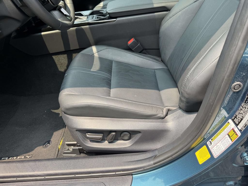 Used 2025 Toyota Camry XSE FWD image 17