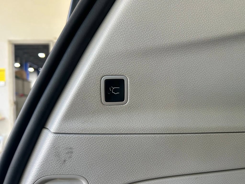 Used 2024 Chrysler Pacifica Touring-L FWD image 32