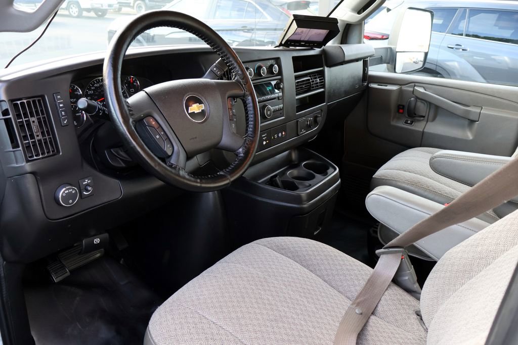Used 2021 Chevrolet Express 3500 w/ Power Convenience Package image 3