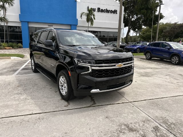 Used 2024 Chevrolet Suburban LS RWD image 17