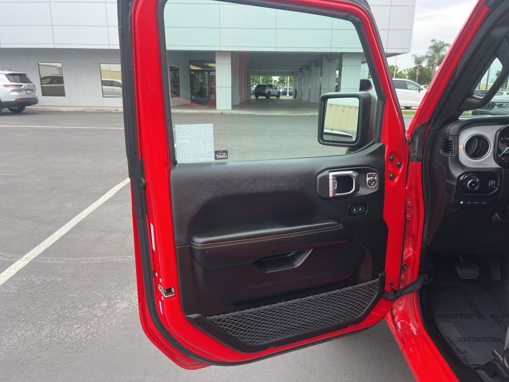 Used 2025 Jeep Wrangler Unlimited Sahara w/ Safety Group AWD/4WD image 16