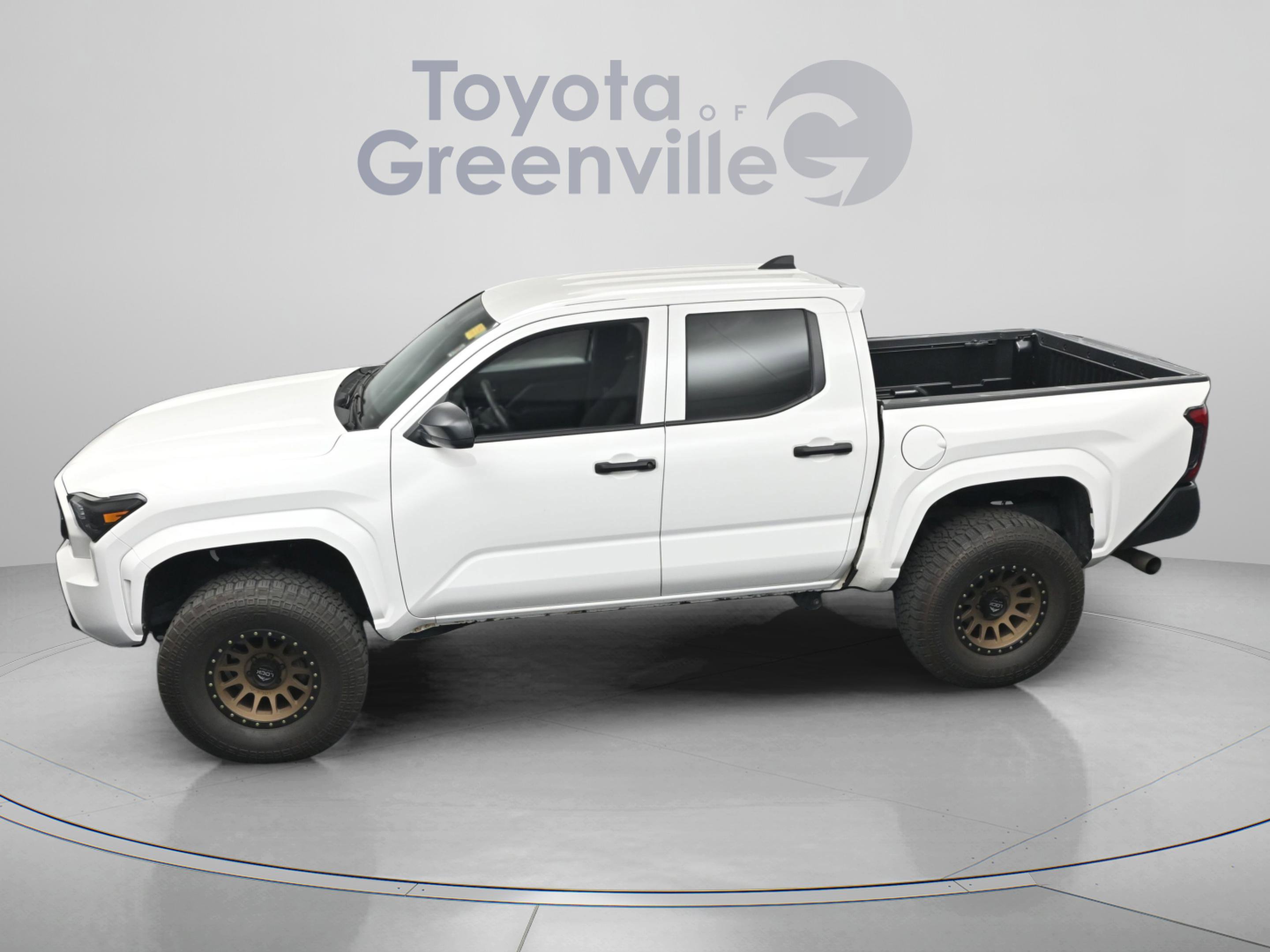 Used 2024 Toyota Tacoma SR AWD/4WD image 4