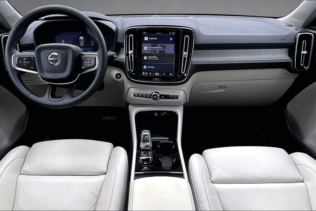 Certified 2023 Volvo XC40 B5 Plus w/ Climate Package image 7