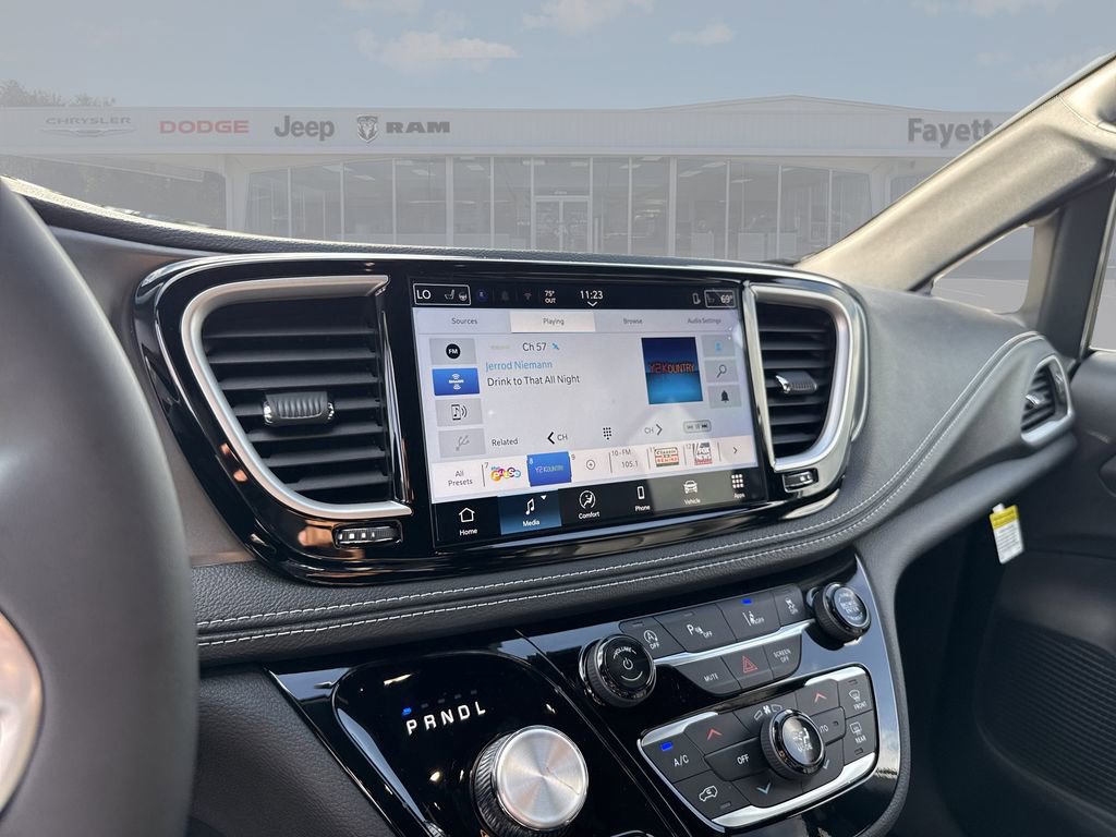 New 2026 Chrysler Pacifica Select image 15