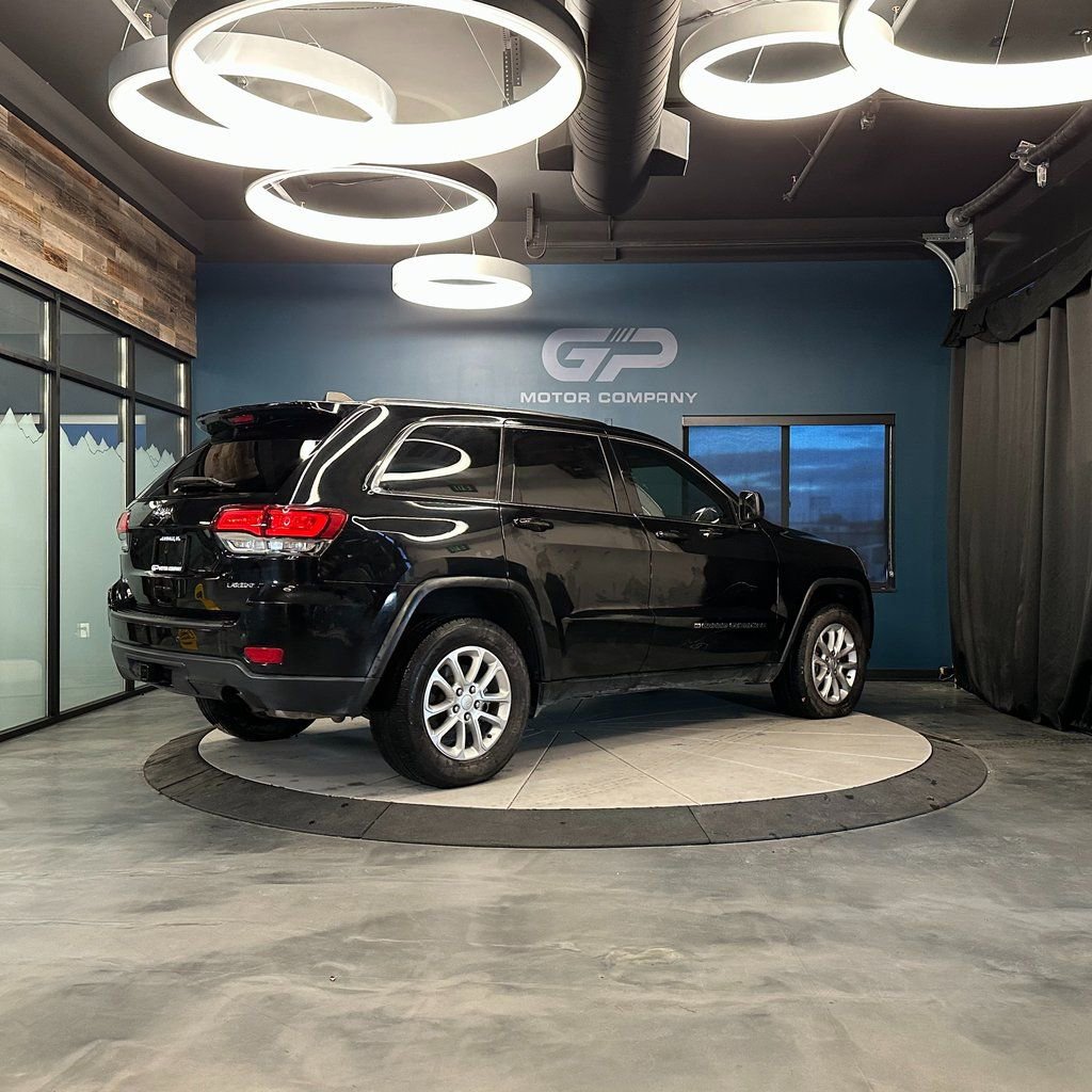 Used 2022 Jeep Grand Cherokee Laredo X image 3