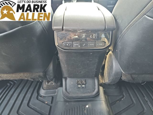 Used 2021 Toyota Highlander XLE AWD/4WD image 20