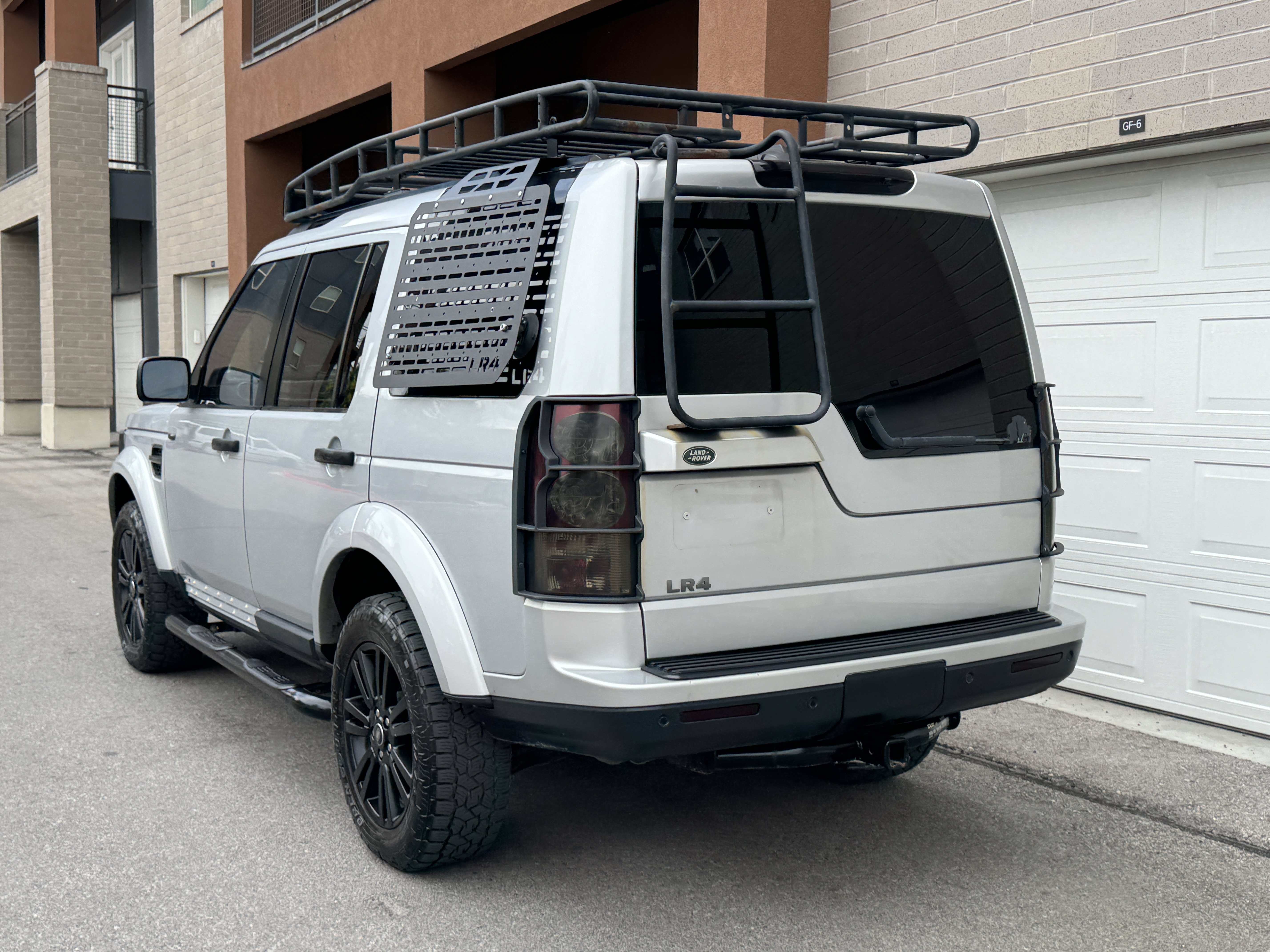 Used 2013 Land Rover LR4 AWD/4WD image 3