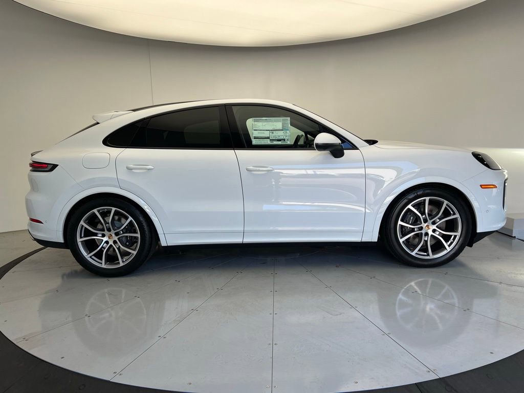 Used 2025 Porsche Cayenne Coupe image 23