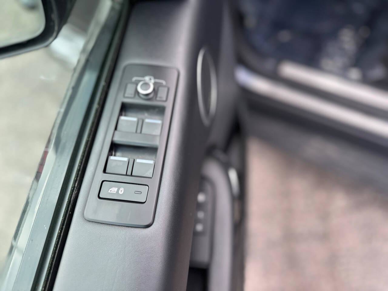 Used 2020 Land Rover Discovery HSE AWD/4WD image 18