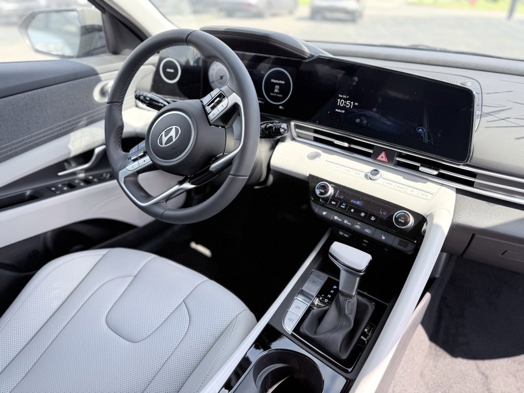 New 2025 Hyundai Elantra Limited image 23