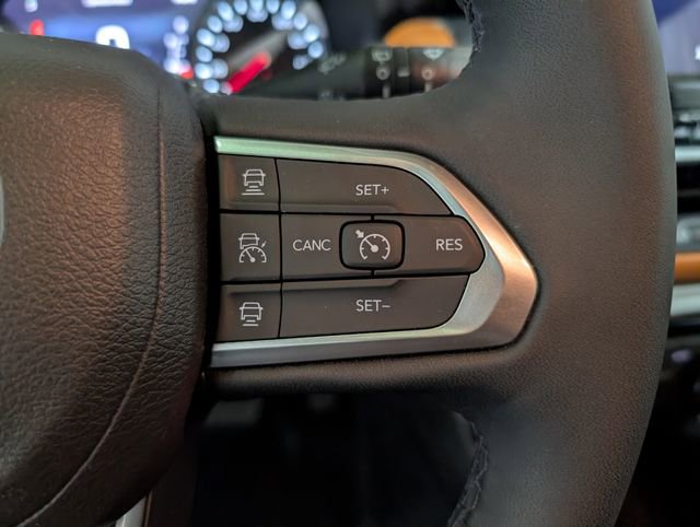 Used 2025 Jeep Compass Limited AWD/4WD image 17