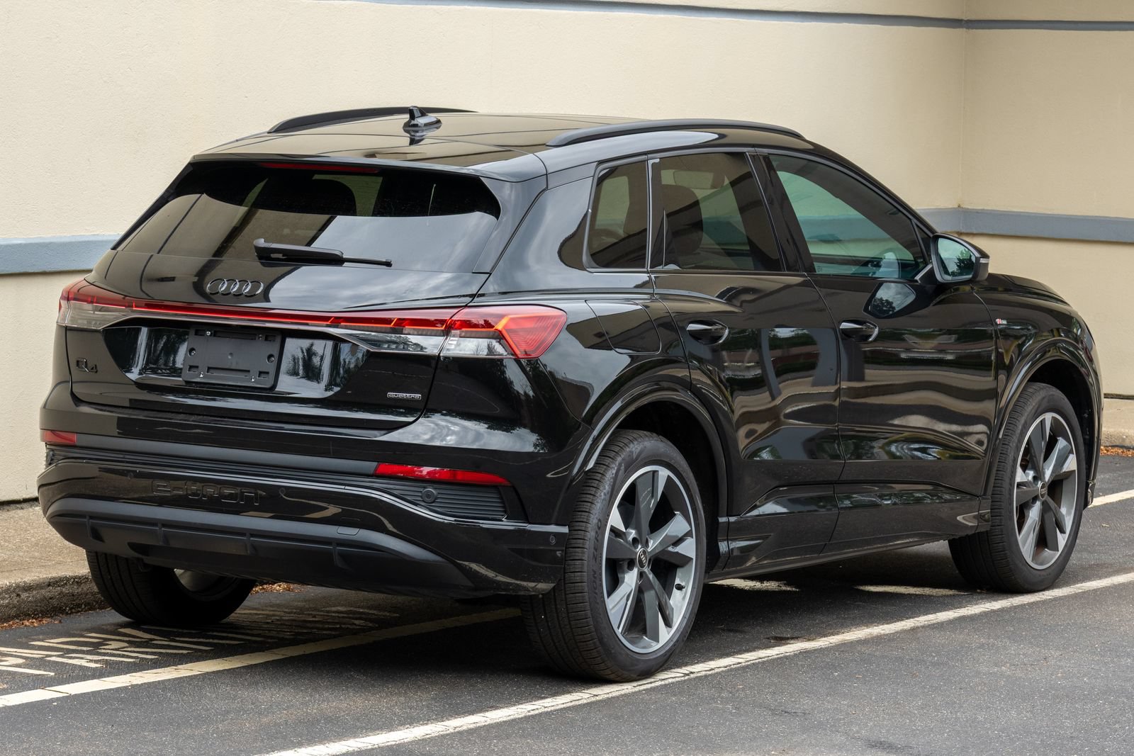 Used 2023 Audi Q4 e-tron Premium Plus w/ Premium Plus AWD/4WD image 10