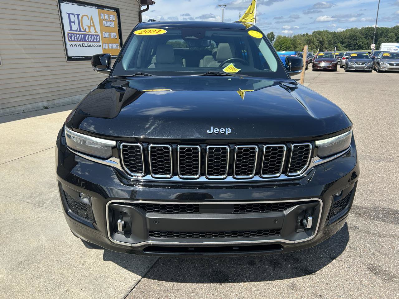 Used 2021 Jeep Grand Cherokee L Overland w/ Luxury Tech Group IV AWD/4WD image 2