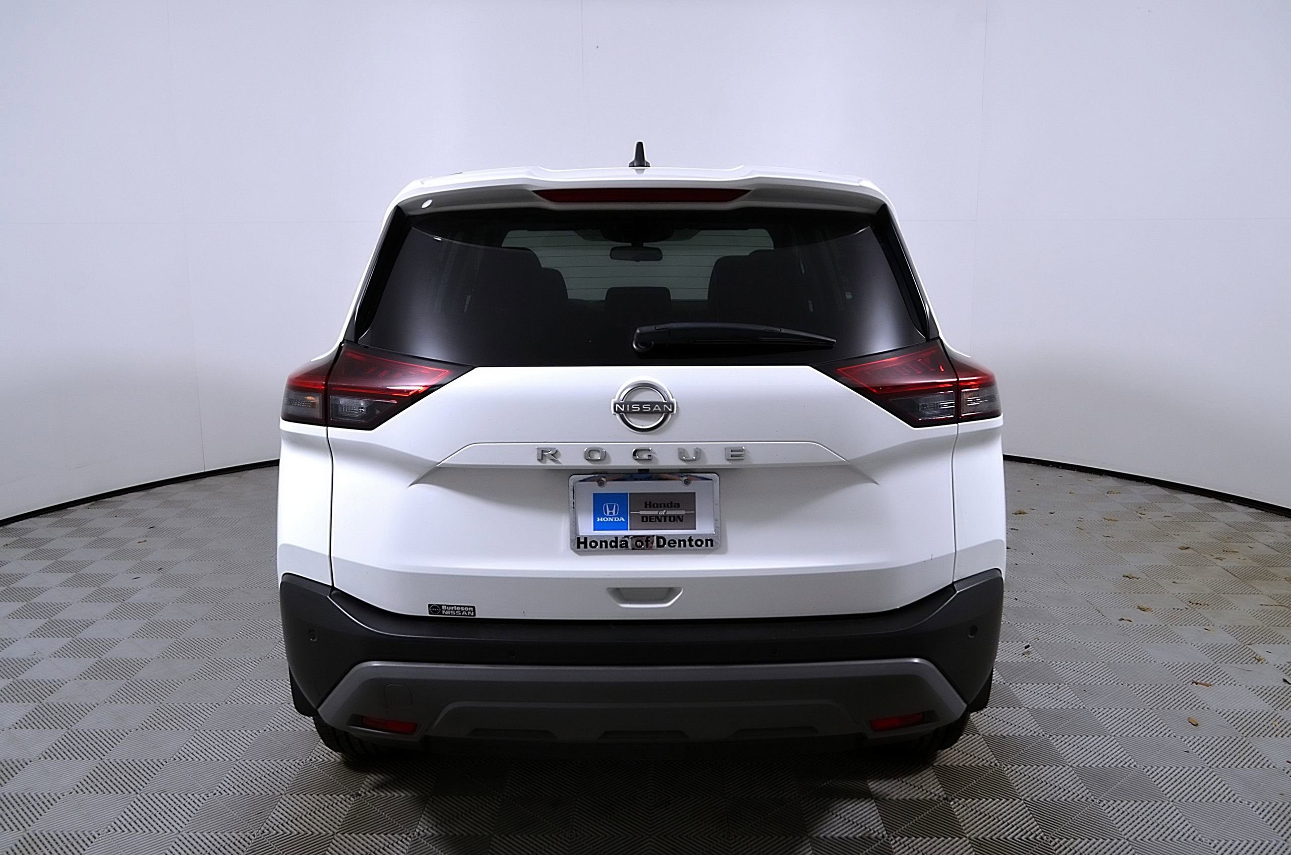 Used 2023 Nissan Rogue S FWD image 9