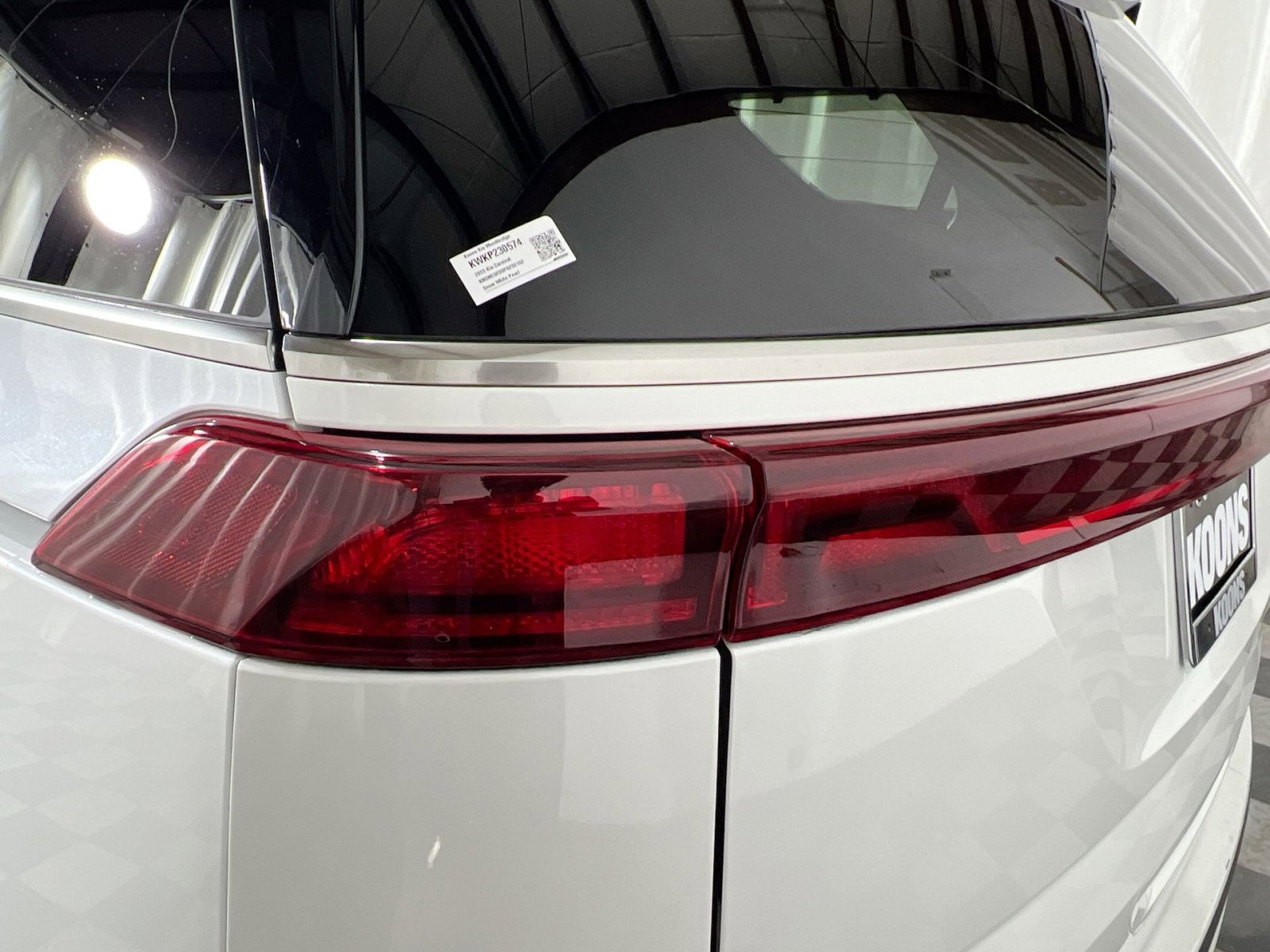 Used 2023 Kia Carnival SX image 16