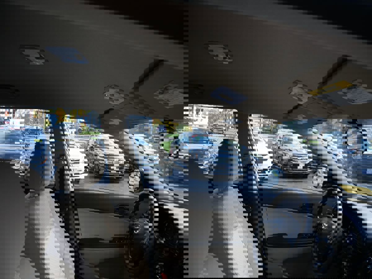 Used 2012 Hyundai Elantra GLS image 29