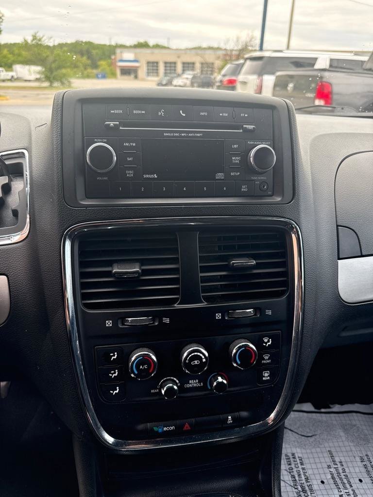 Used 2015 Dodge Grand Caravan SXT w/ Blacktop Package FWD image 8