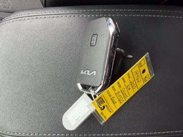 Certified 2025 Kia Seltos S FWD image 11