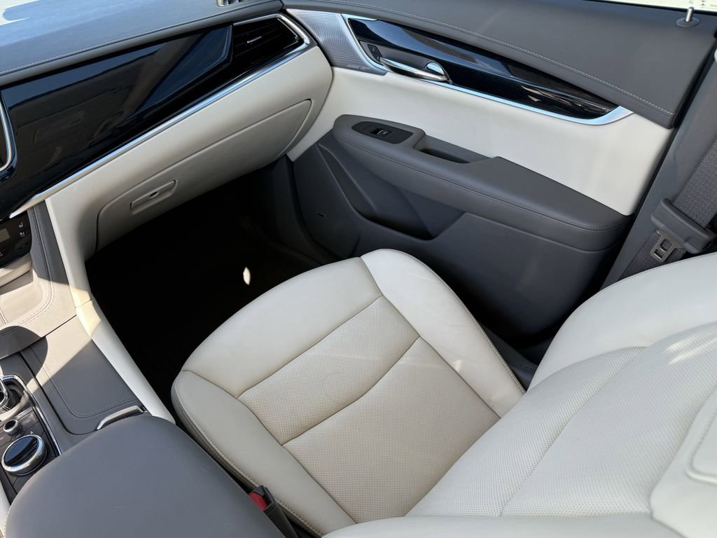 Used 2024 Cadillac XT6 Premium Luxury w/ Technology Package image 27