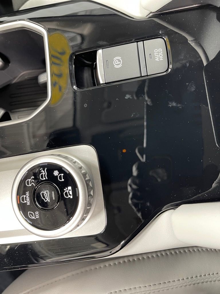 New 2025 Mitsubishi Outlander SE image 14